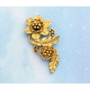 Art Nouveau Golden Stylish Flower Brooch | Gold Tone Brooch | J15